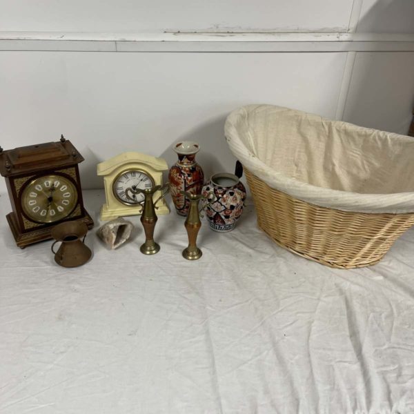 1066 – Clocks, Ornaments + Wicker Basket (Collection Fforestfach)