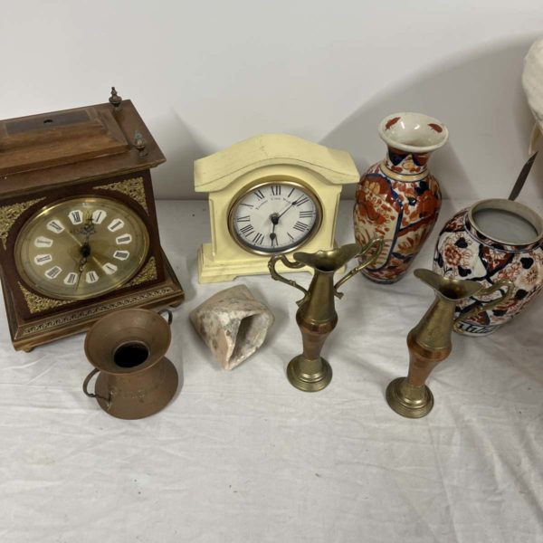 1066 – Clocks, Ornaments + Wicker Basket (Collection Fforestfach) - Image 4