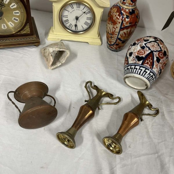 1066 – Clocks, Ornaments + Wicker Basket (Collection Fforestfach) - Image 5