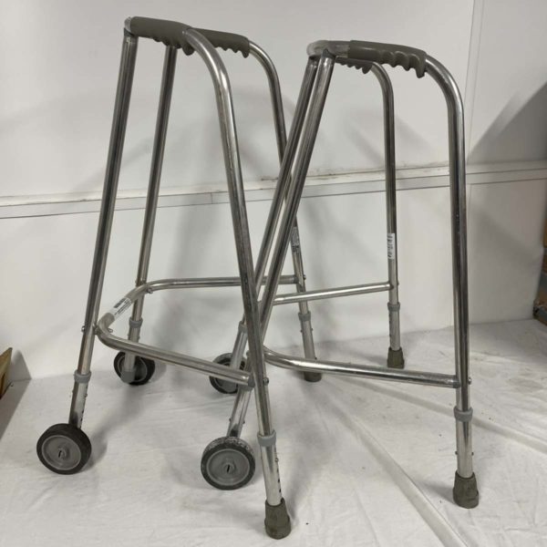 1067 – Zimmer Frames x 2 (Collection Fforestfach)