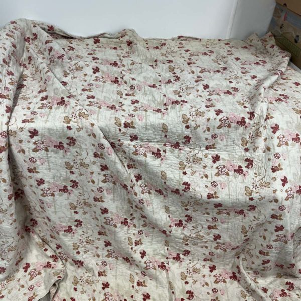 1070 – Eiderdown Blanket/Throw Good For Patchwork (Fforestfach Collection)