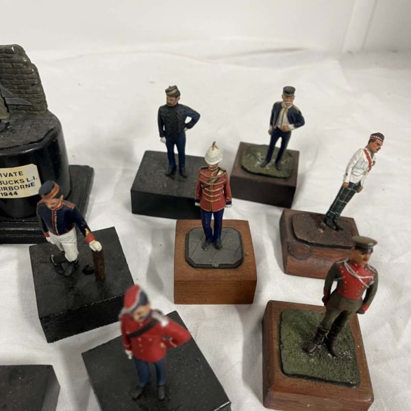 1081 – Collection Of 15 Military Miniatures 1 Wounded  (Fforestfach Collection) - Image 3