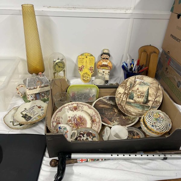 1086 – Miscellaneous Items Including Decorative Plates  (Fforestfach Collection)