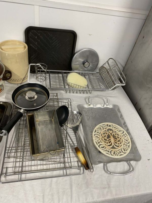 1034 – Mixed Kitchenalia + Metalware (Collection Fforestfach) - Image 2