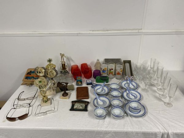 Lot 1016 – Miscellaneous Chinaware, Glassware + Odds (Collection Fforestfach)