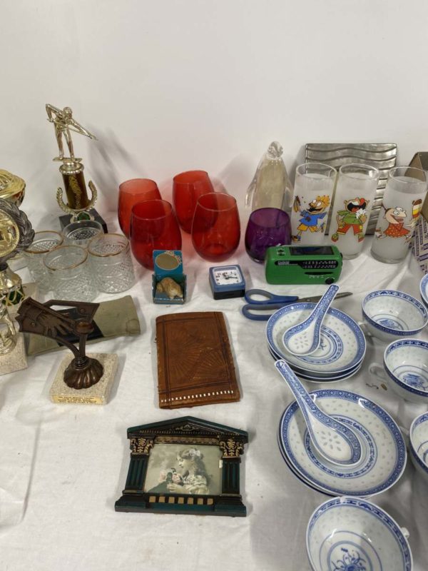 Lot 1016 – Miscellaneous Chinaware, Glassware + Odds (Collection Fforestfach) - Image 3