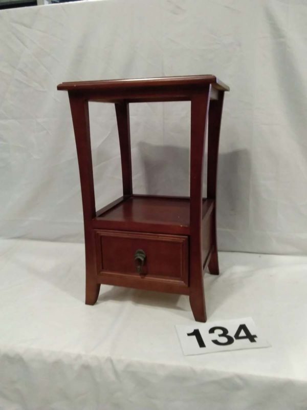 lot 134 side table - Image 2