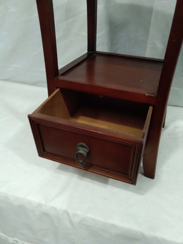 lot 134 side table - Image 4