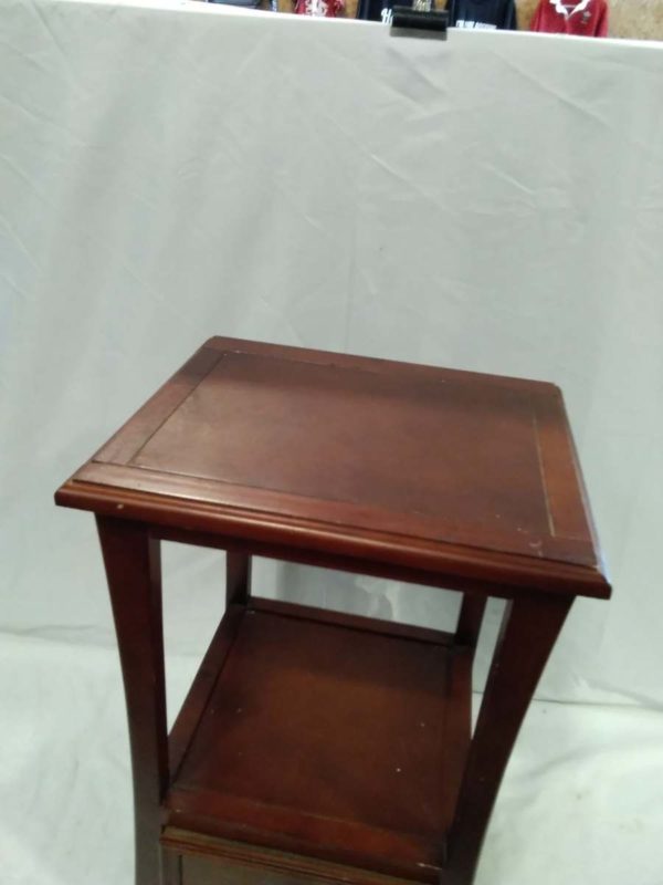 lot 134 side table - Image 3