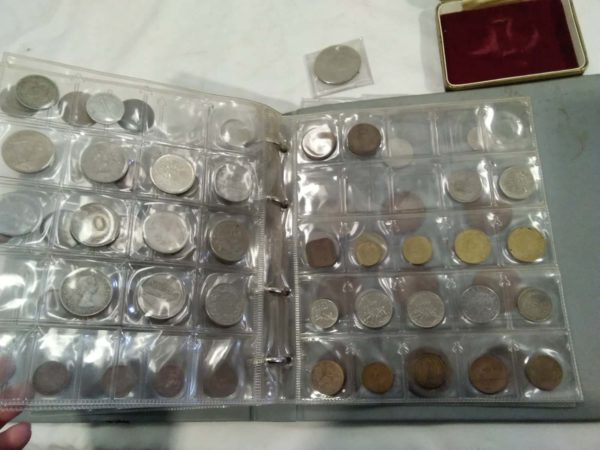 lot 170 assorted coins loose & in folder - Image 5