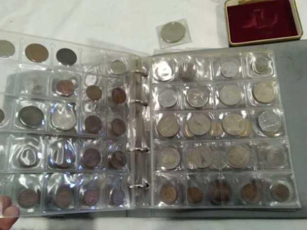 lot 170 assorted coins loose & in folder - Image 4