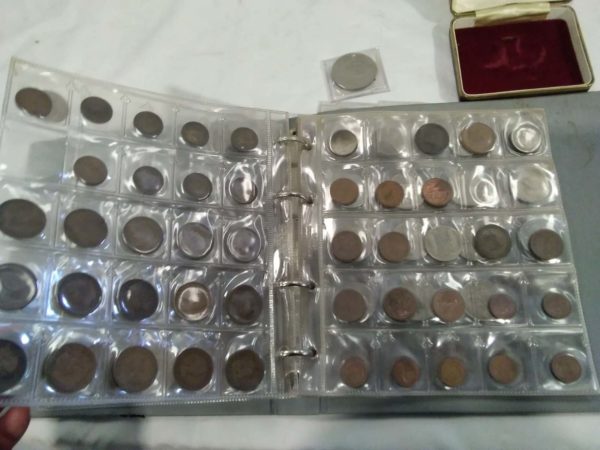 lot 170 assorted coins loose & in folder - Image 3