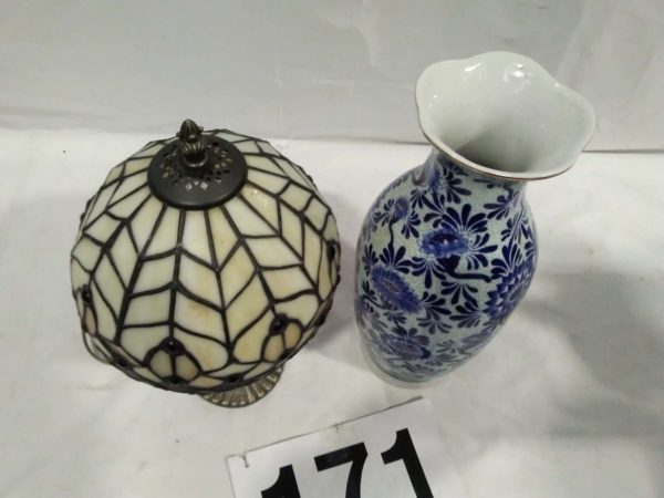 lot 171 tiffany style lamp & ceramic vase - Image 3