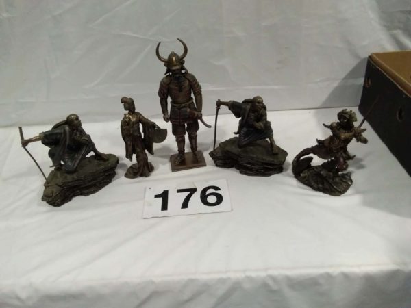 lot 176 5 oriental figuirnes ( 2 damaged)