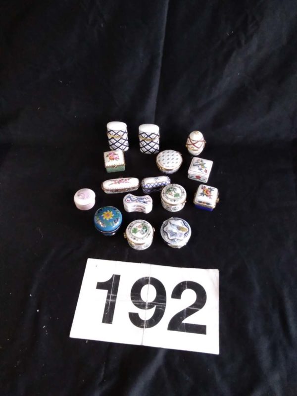 lot 192 collection of Porcelaine Minmiature trinket boxes