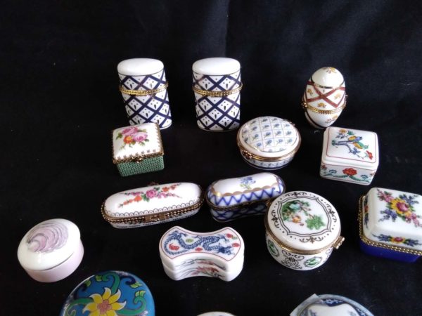 lot 192 collection of Porcelaine Minmiature trinket boxes - Image 4