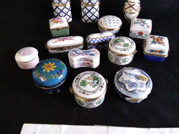 lot 192 collection of Porcelaine Minmiature trinket boxes - Image 2