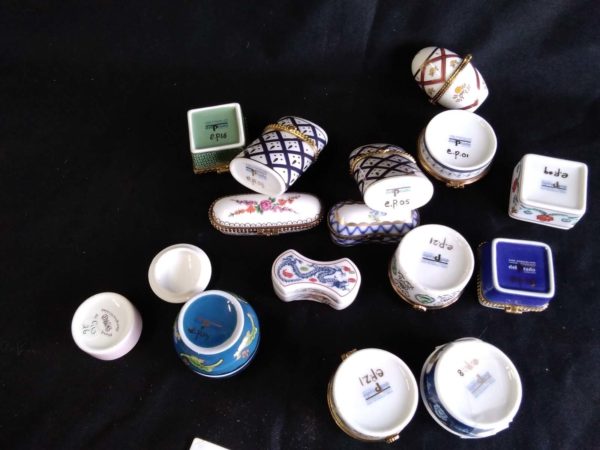 lot 192 collection of Porcelaine Minmiature trinket boxes - Image 3