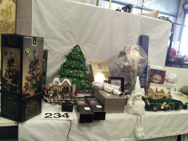 lot 234 Christmas ornaments & decorations