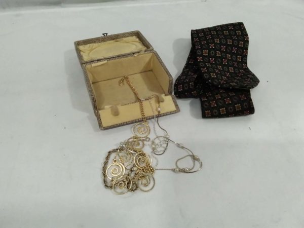 lot 241 cashmere pashmina, tie, military books, snake skin box & contents of costume jewellery - Image 5