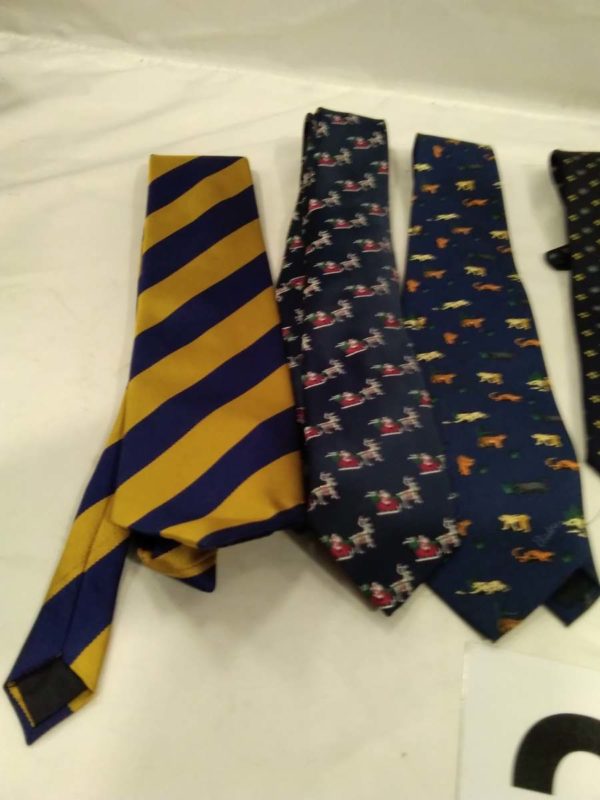 lot 243 8 x gents ties including Xmas - Image 5