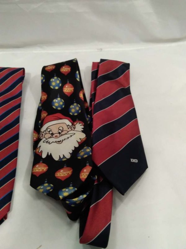 lot 243 8 x gents ties including Xmas - Image 3