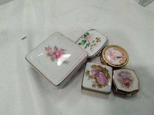 lot 245 curios including pill boxes,  wallets, trinket pots, etc. - Image 11