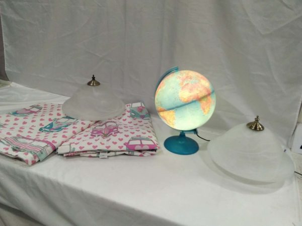 lot 251 globe lamp, pair of VW camper van curtains & a pair of glass uplighter ceiling lights - Image 8