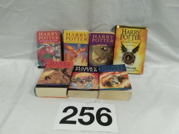 lot 256 7 x Harry Potter novels