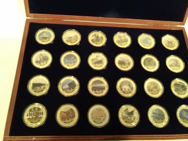 lot 261 complete boxed set of ‘Titanic’ coins in presentation case - Image 8