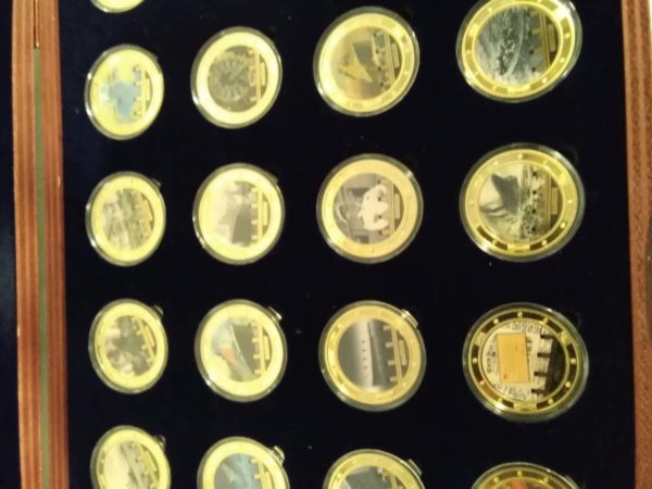 lot 261 complete boxed set of ‘Titanic’ coins in presentation case - Image 5