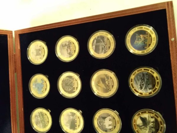 lot 261 complete boxed set of ‘Titanic’ coins in presentation case - Image 4