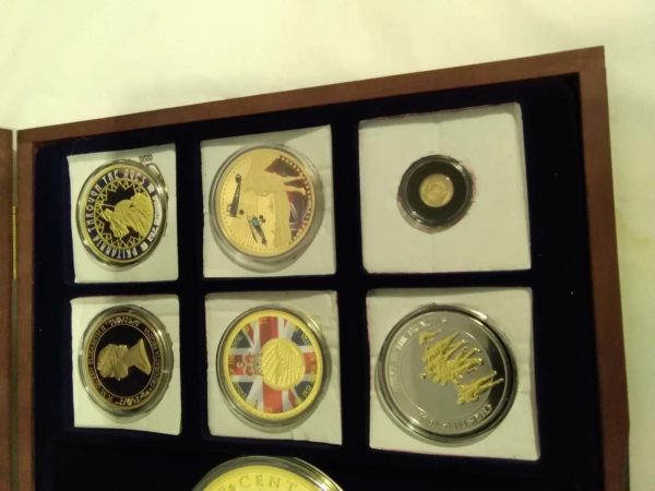 lot 265 complete boxed set of ‘100 years Remembrance Day’ coins in presentation case with cert - Image 3