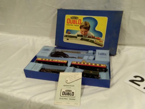 lot 273 Hornby Dublo electric train set