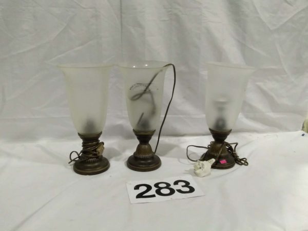 lot 283 3 frosted glass lamps 14″ tall - Image 8