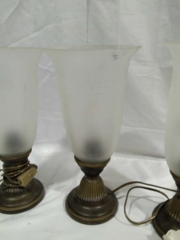 lot 283 3 frosted glass lamps 14″ tall - Image 6