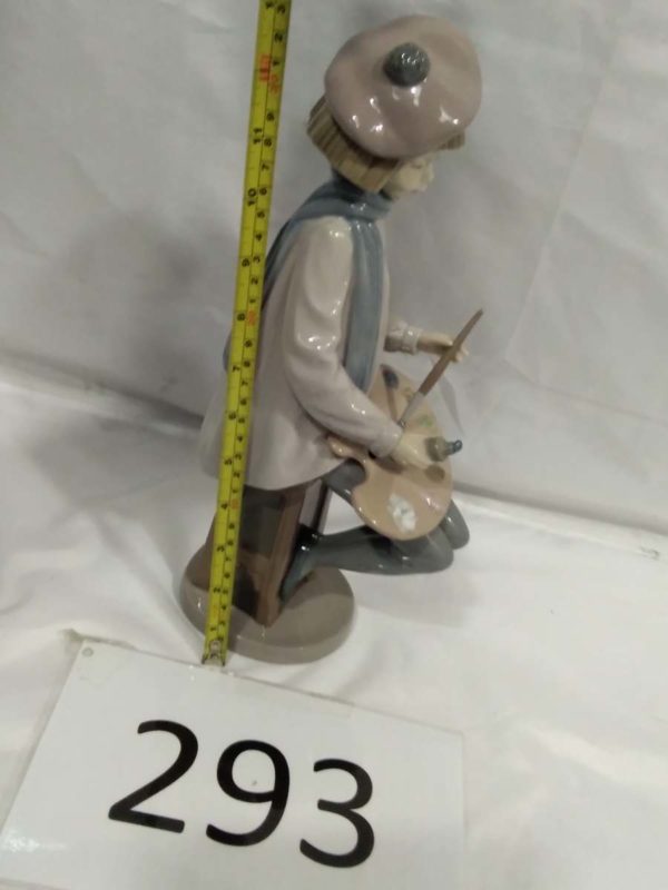 lot 293 tall Lladro Nao figure – artist / painter - Image 4