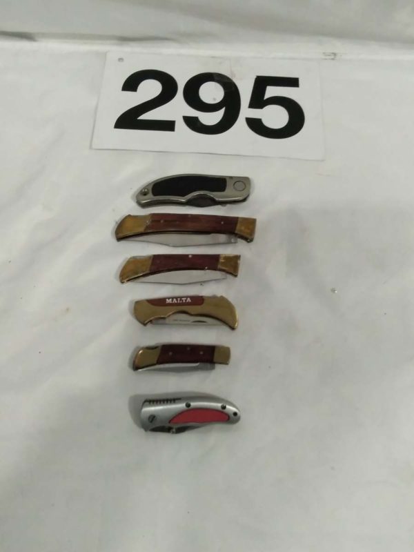 lot 295 collection of vintage locking penknives