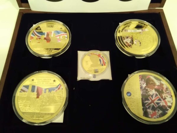 lot 300 cased VE day 5 piece coin set - Image 7