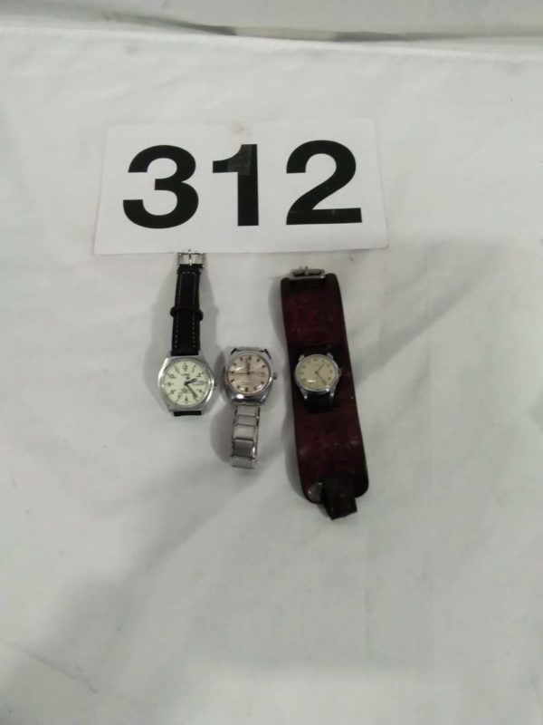 lot 312 collection of 3 vintage wristwatches -Timex, Lorus & Invicta - Image 2