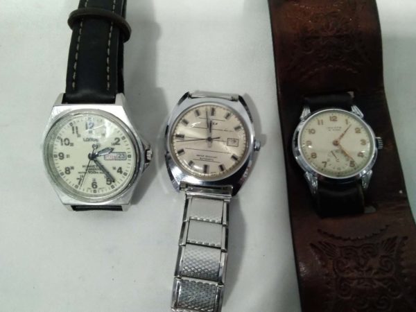 lot 312 collection of 3 vintage wristwatches -Timex, Lorus & Invicta - Image 6