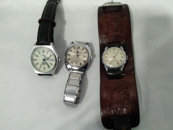 lot 312 collection of 3 vintage wristwatches -Timex, Lorus & Invicta