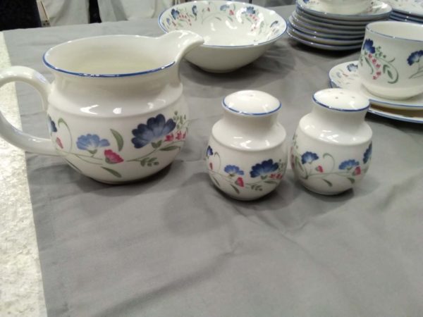 lot 321 Expressions teaset Windermere 46 pieces - Image 3