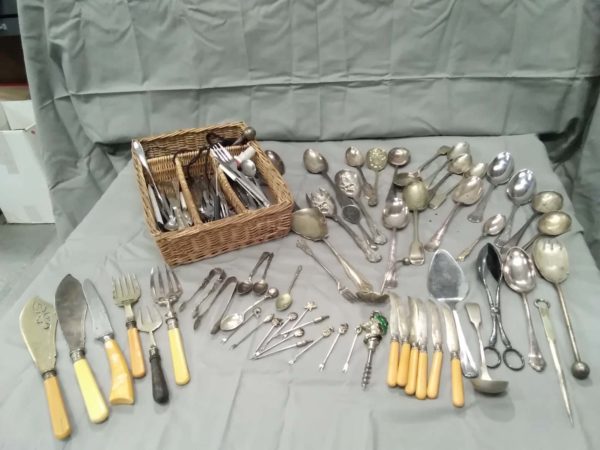 lot 322 quantity of vintage cutlery inc porridge spoons