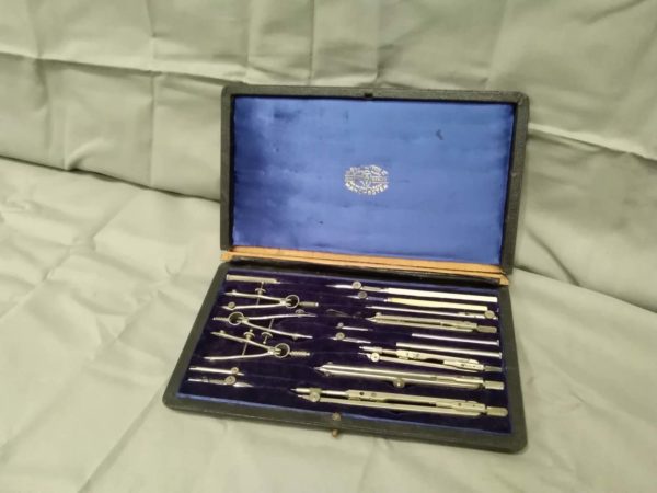 lot 332 cased drawing set