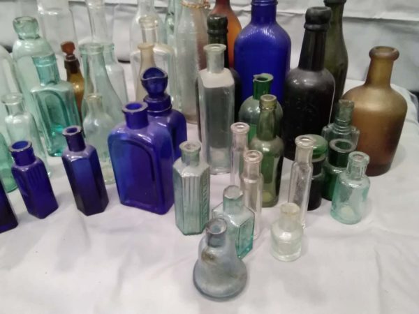 lot 336 collection of old glass bottles - Image 5