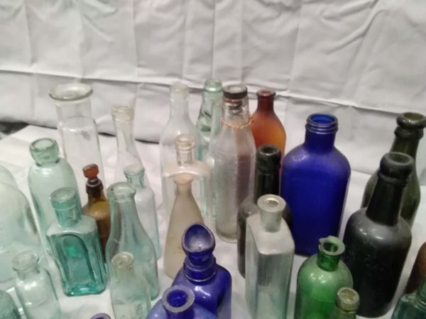 lot 336 collection of old glass bottles - Image 4