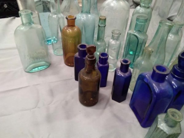 lot 336 collection of old glass bottles - Image 3