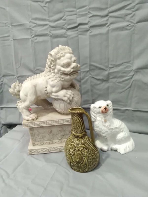 lot 342 fire side dog, plastic/ fibreglass oriental dog & sadler ceramic jug