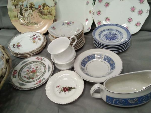 lot 346 selection of China royal Daulton sir roger, de Coverley London plate - Image 6